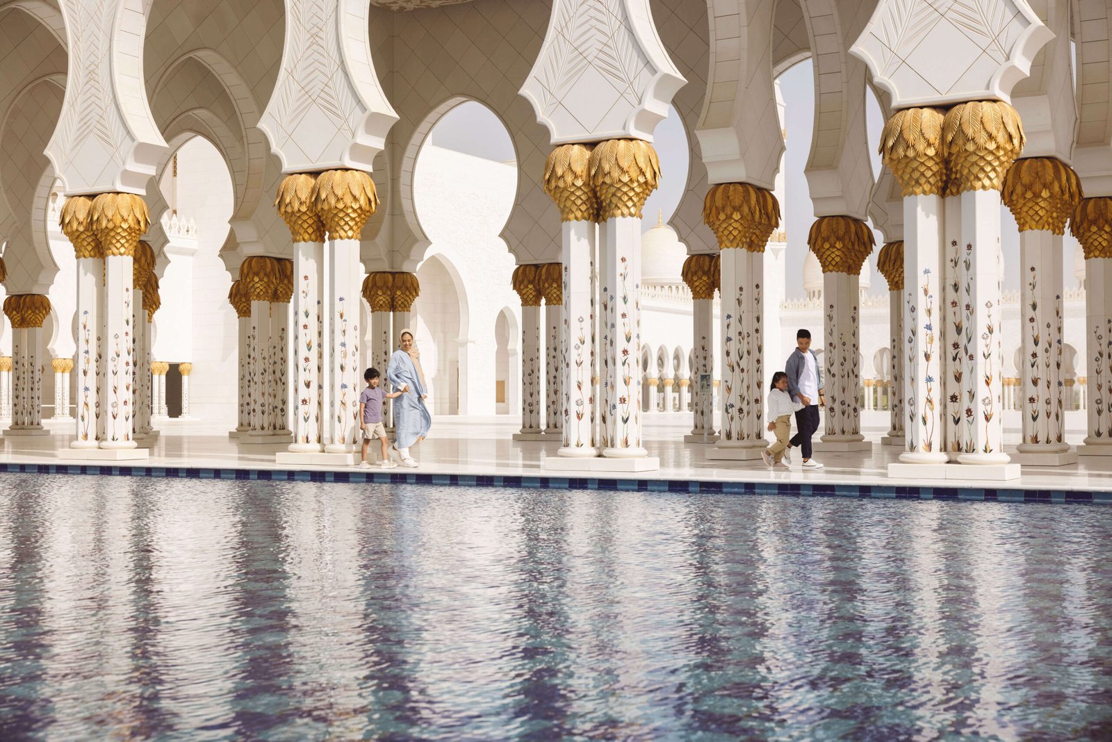 Abu Dhabi Tourism 12 Unforgettable Experiences You Must Try in 2025 3 Explore Sheikh Zayed Grand Mosque scaled