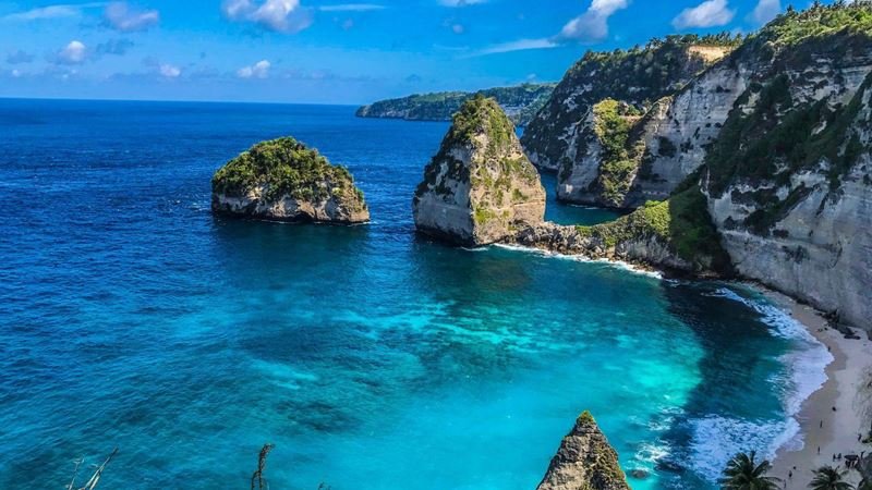 Explore Diamond Beach Nusa Penida cliff steps 2